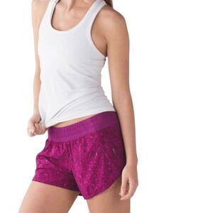 LULULEMON ATHLETICA Tracker Short III '4-Way Stretch Size 10